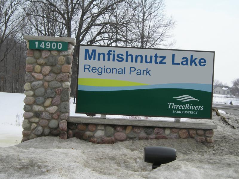 Mnfishnutz Lake Park sign